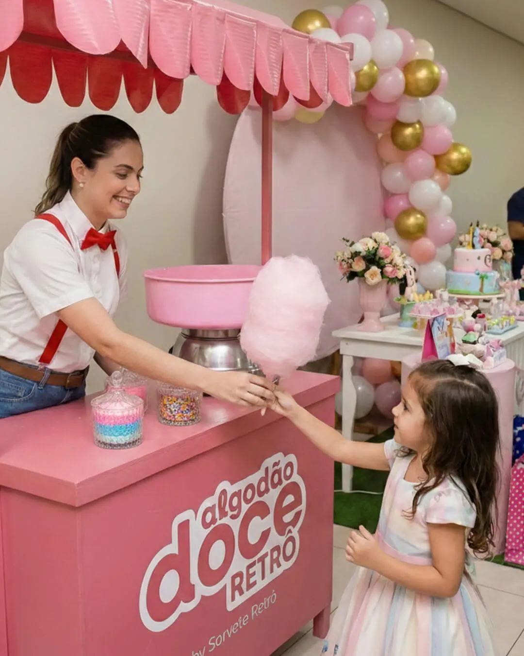 Carrinho retrô de algodão-doce decorado em festa